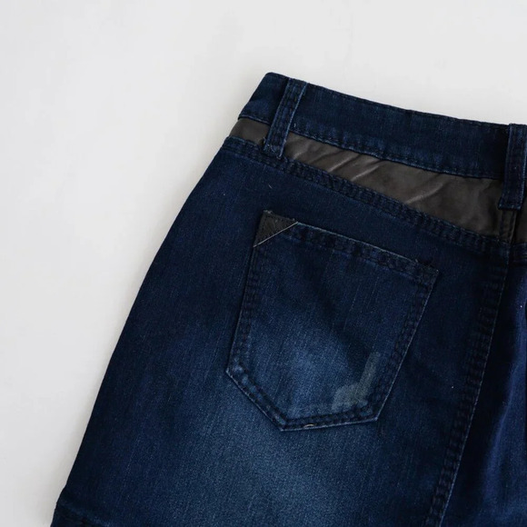 True Religion '03 Y2K Dark Wash With Leather Accent Mini Denim Low Rise Skirt 29 - Picture 10 of 13